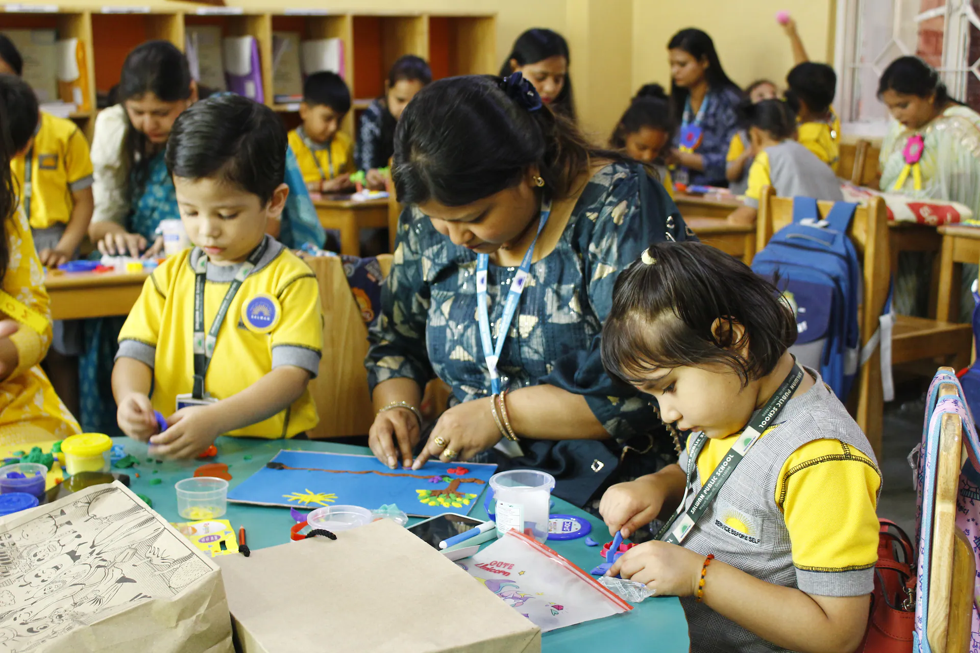 Parents and young learners creating together at Salwan